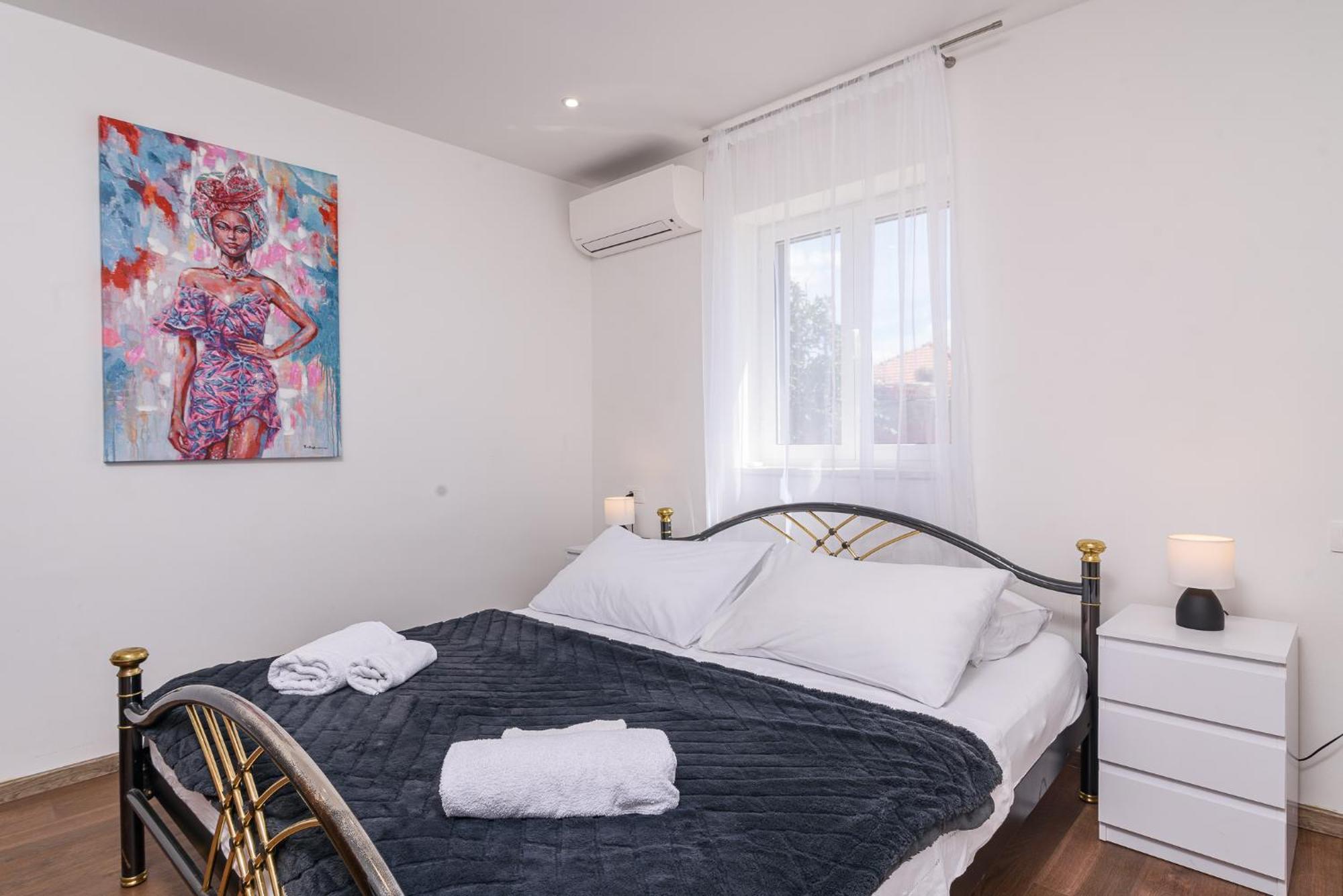 Apartments Eva Трогир Екстериор снимка