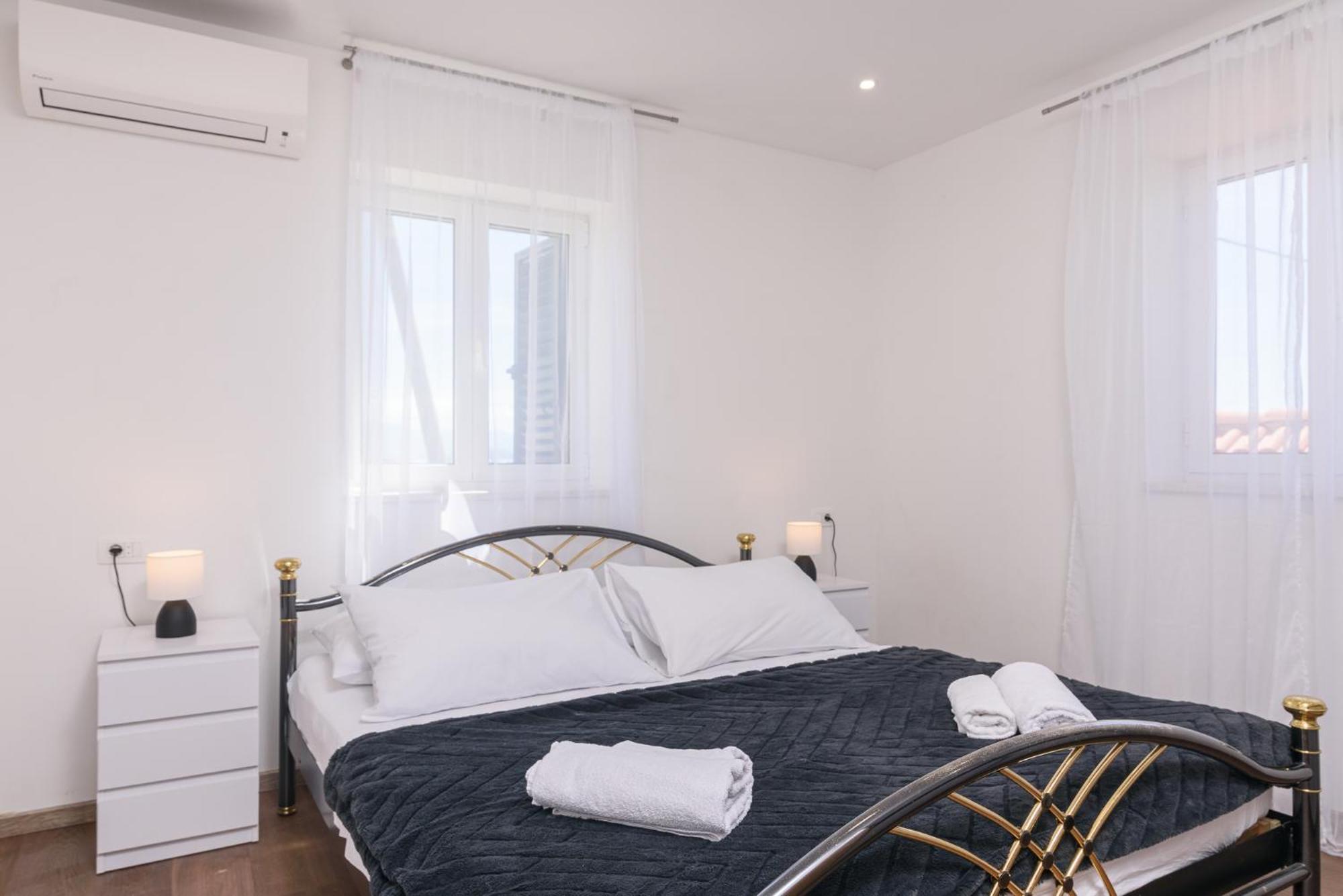 Apartments Eva Трогир Екстериор снимка