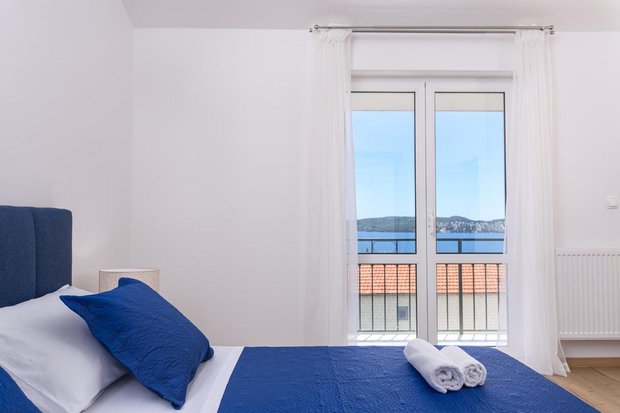 Apartments Eva Трогир Екстериор снимка
