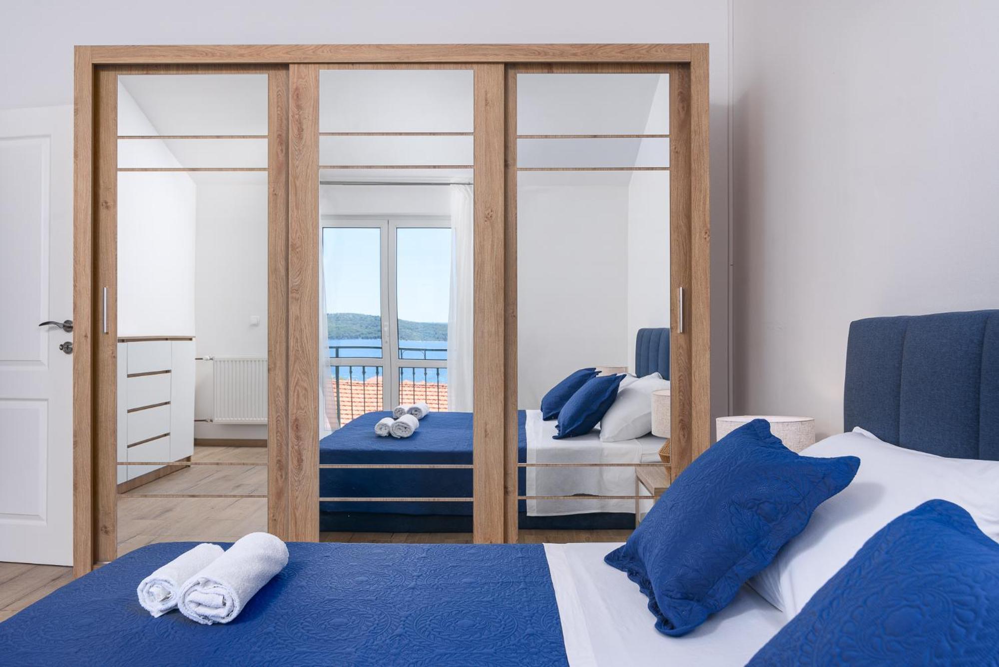 Apartments Eva Трогир Екстериор снимка