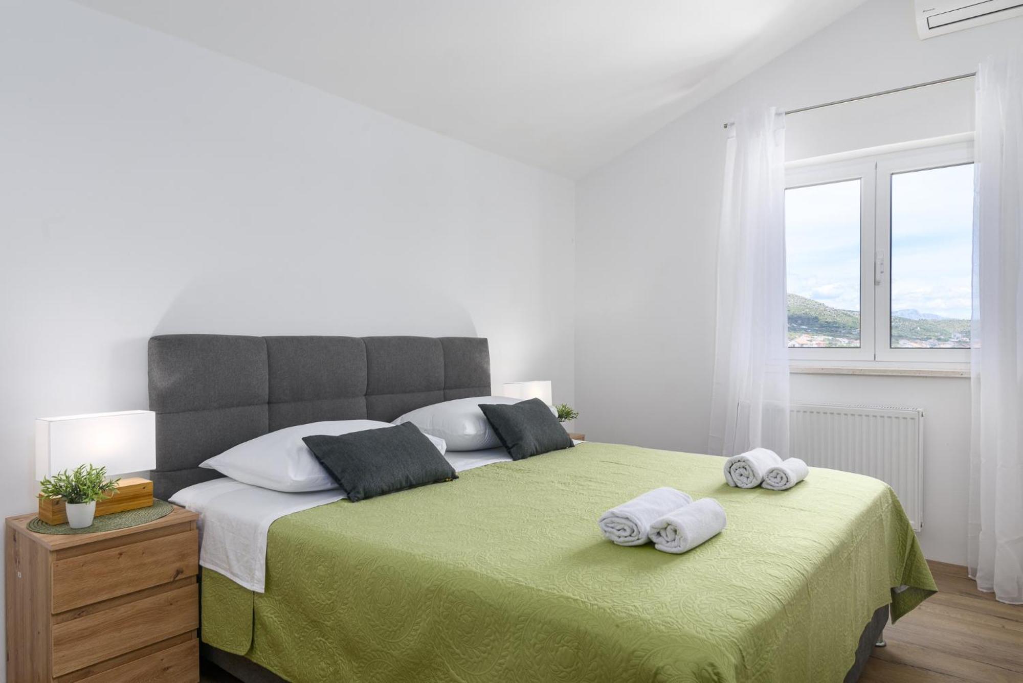 Apartments Eva Трогир Екстериор снимка