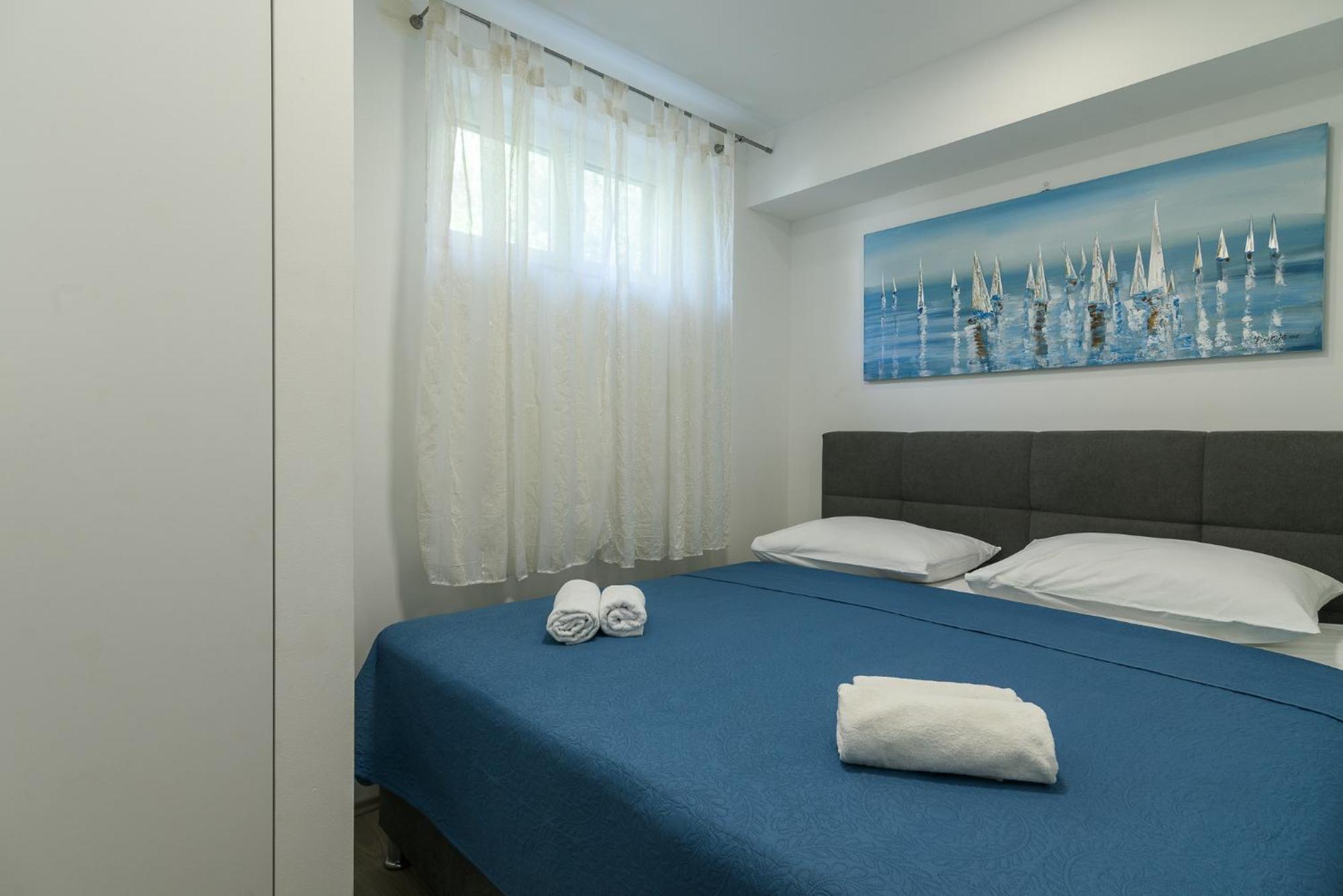Apartments Eva Трогир Екстериор снимка