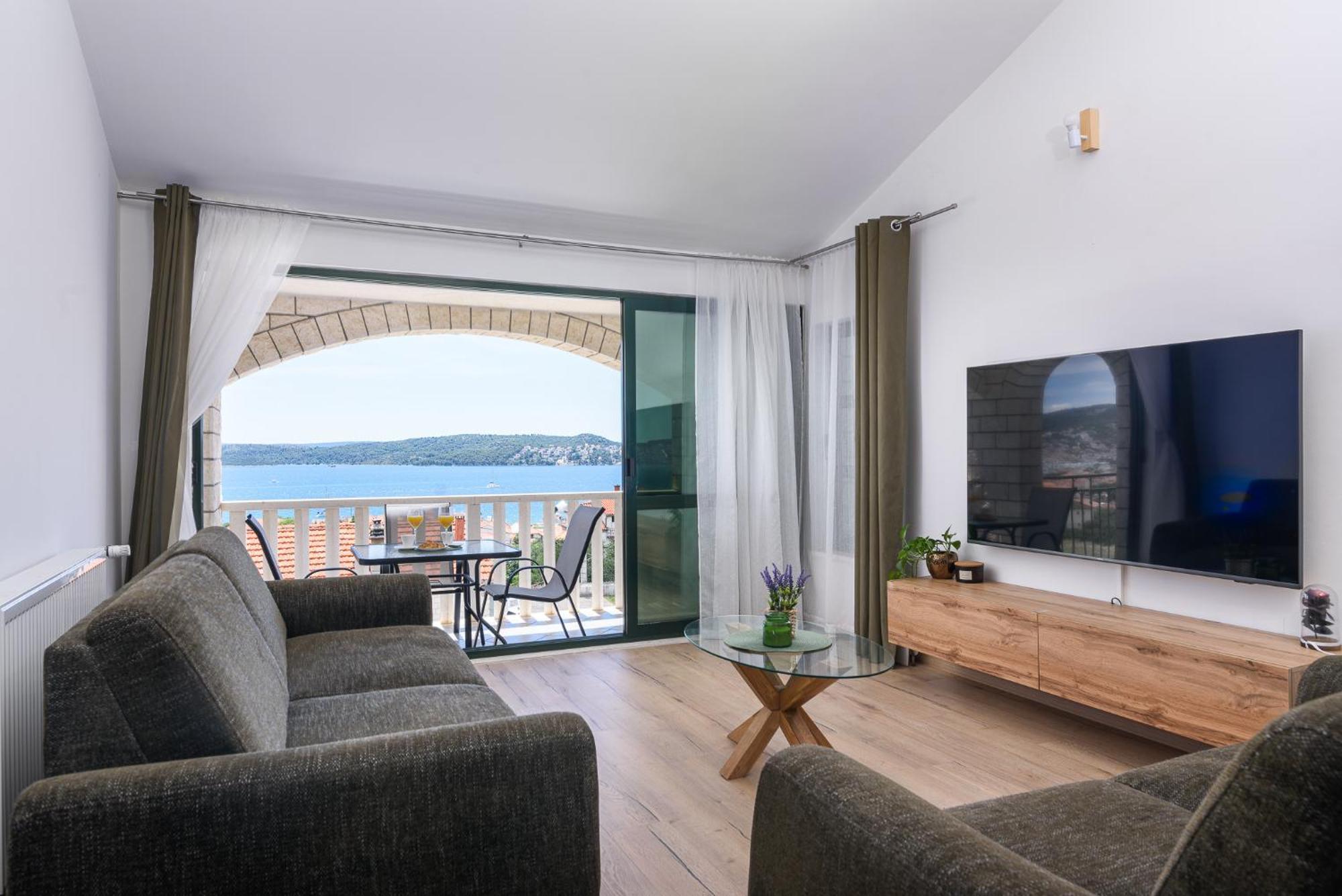 Apartments Eva Трогир Екстериор снимка