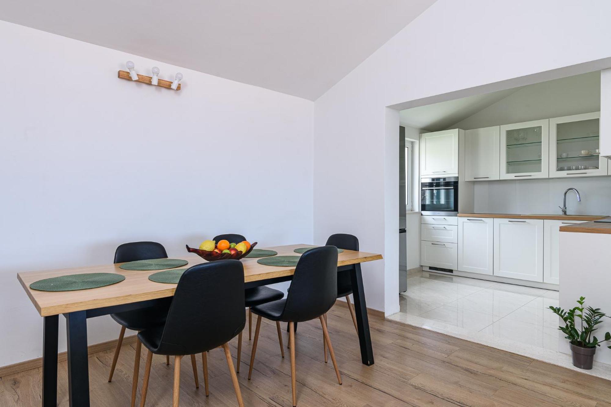 Apartments Eva Трогир Екстериор снимка