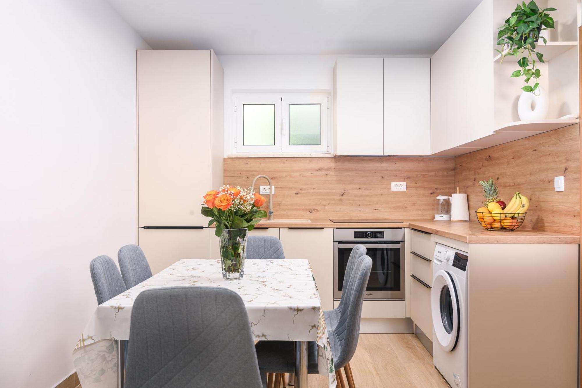 Apartments Eva Трогир Екстериор снимка
