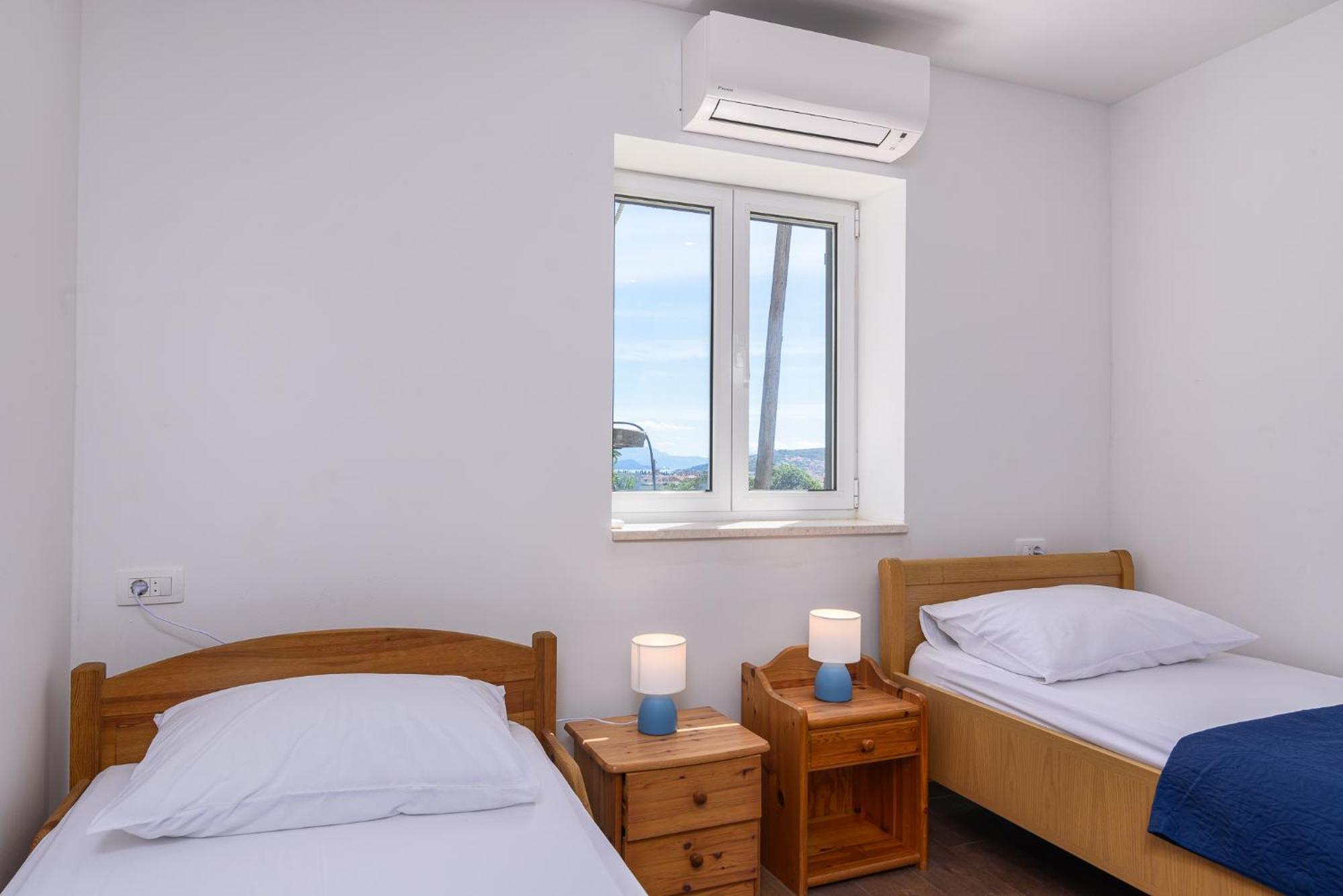 Apartments Eva Трогир Екстериор снимка