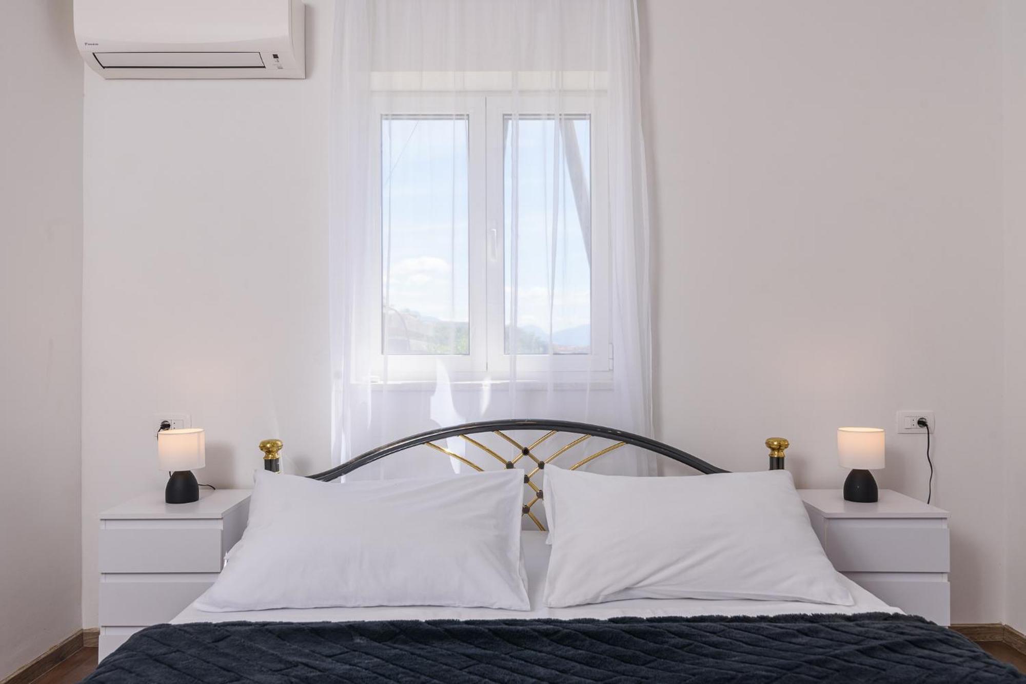 Apartments Eva Трогир Екстериор снимка