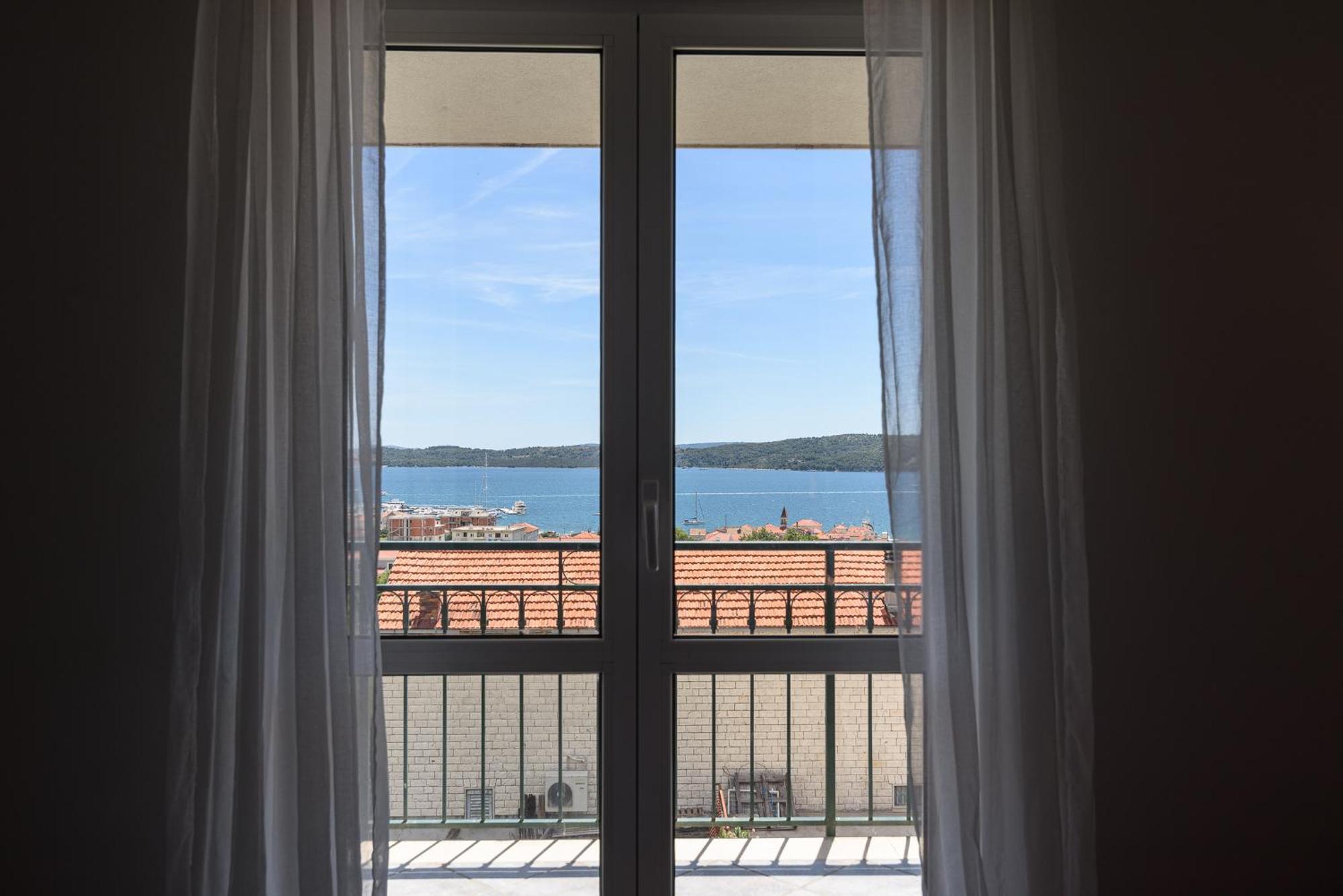 Apartments Eva Трогир Екстериор снимка