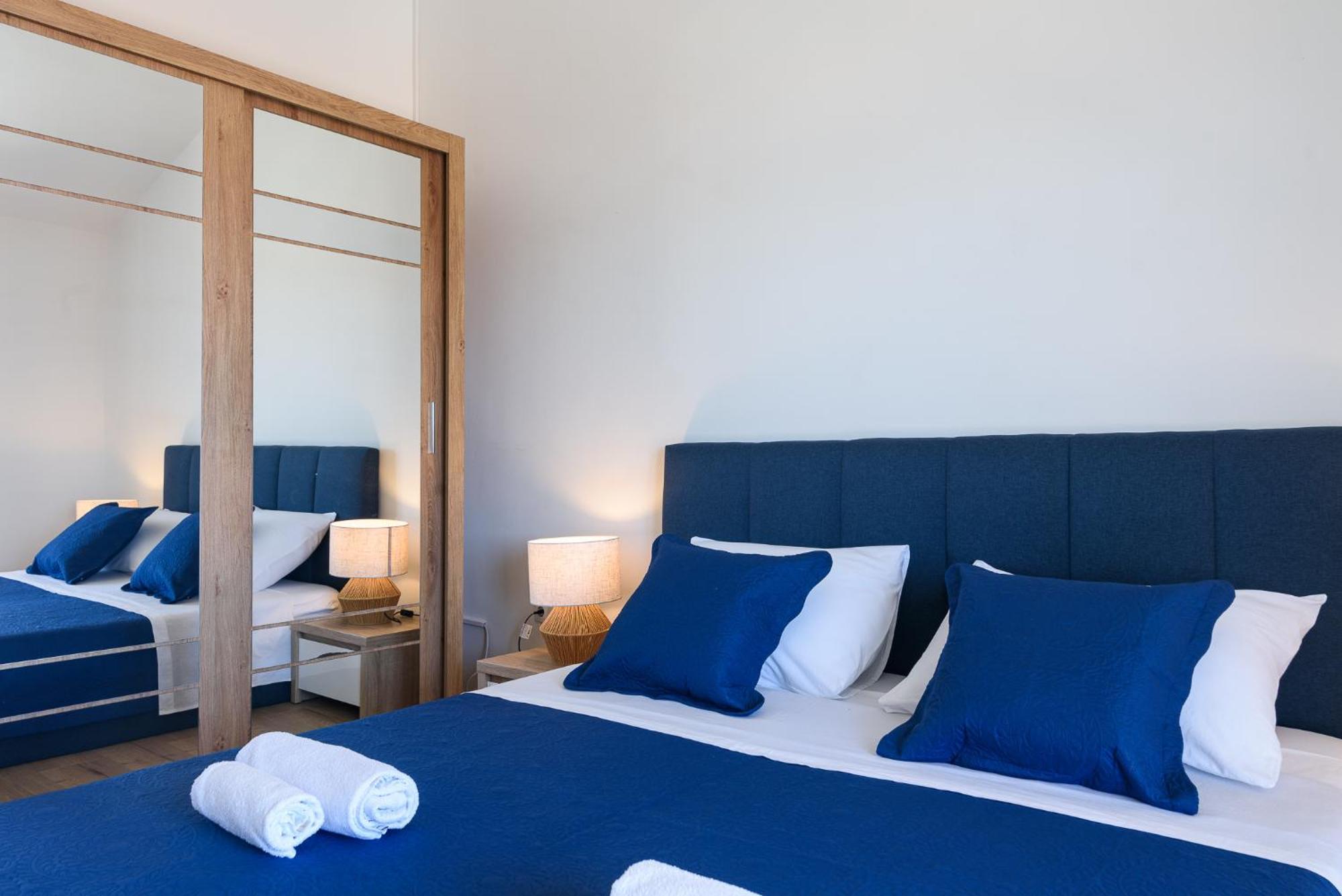 Apartments Eva Трогир Екстериор снимка
