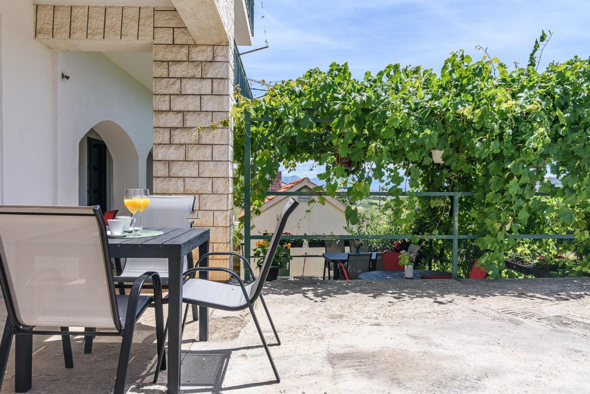 Apartments Eva Трогир Екстериор снимка