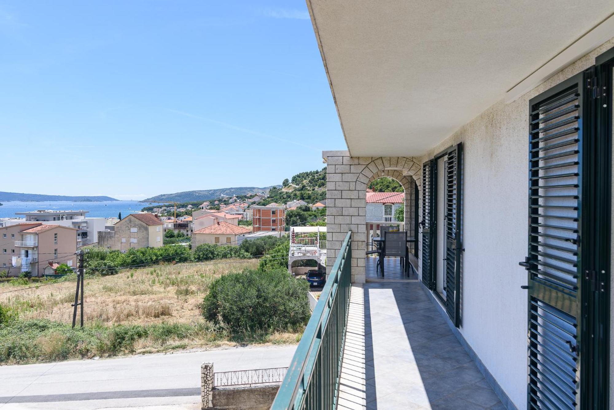 Apartments Eva Трогир Екстериор снимка