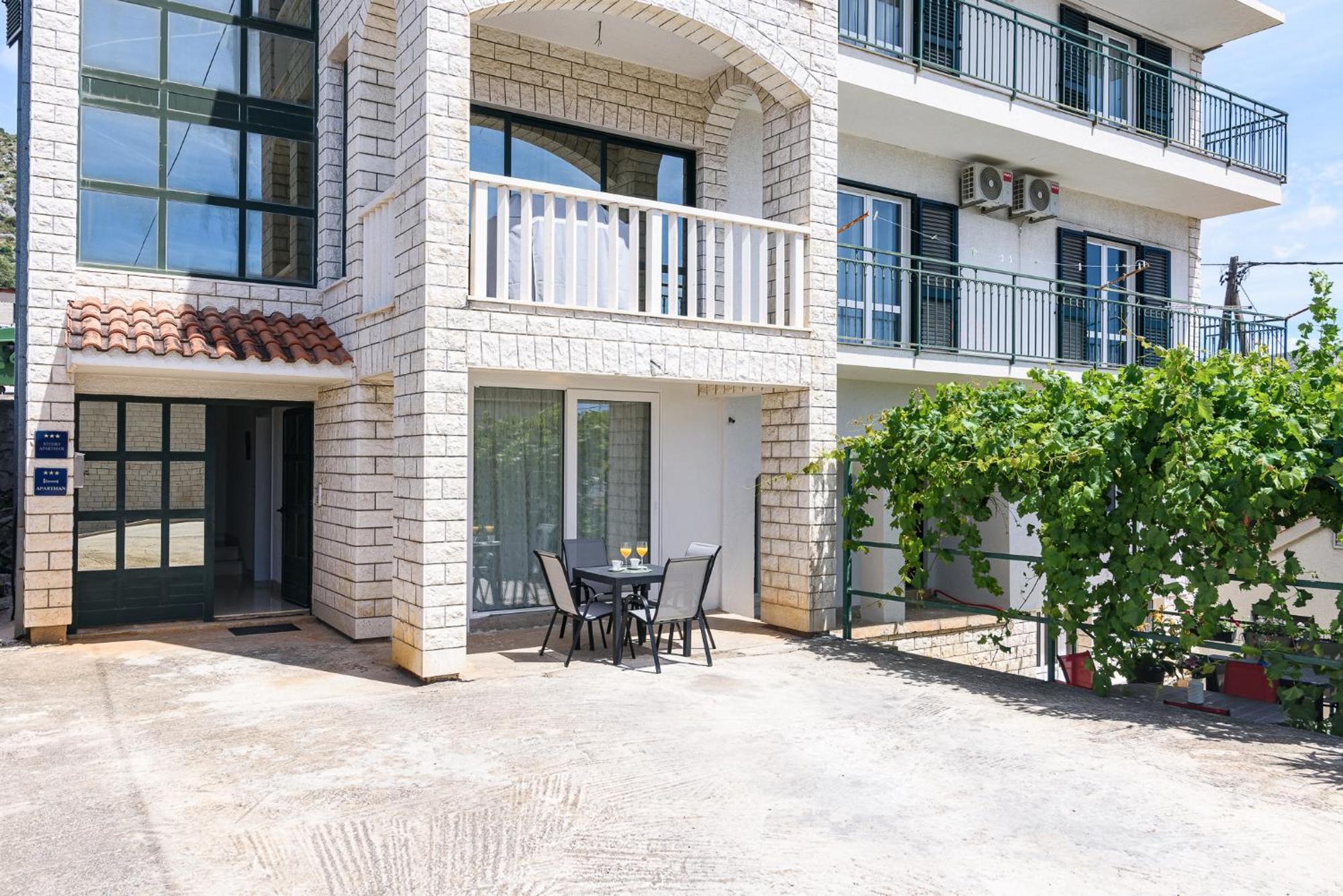Apartments Eva Трогир Екстериор снимка