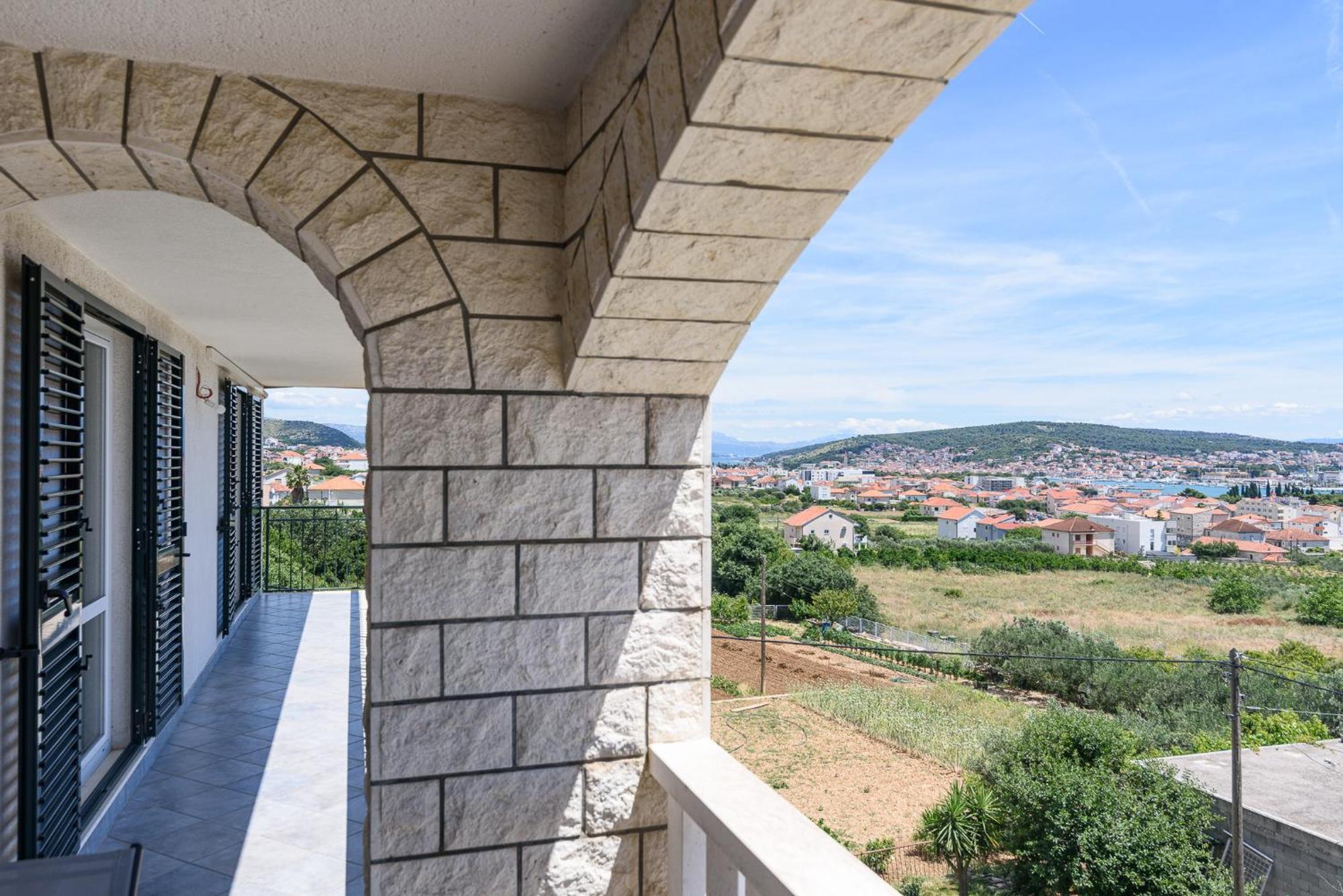 Apartments Eva Трогир Екстериор снимка