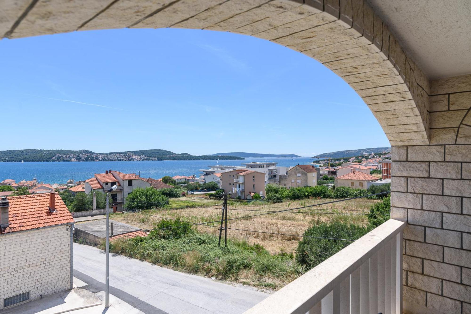 Apartments Eva Трогир Екстериор снимка