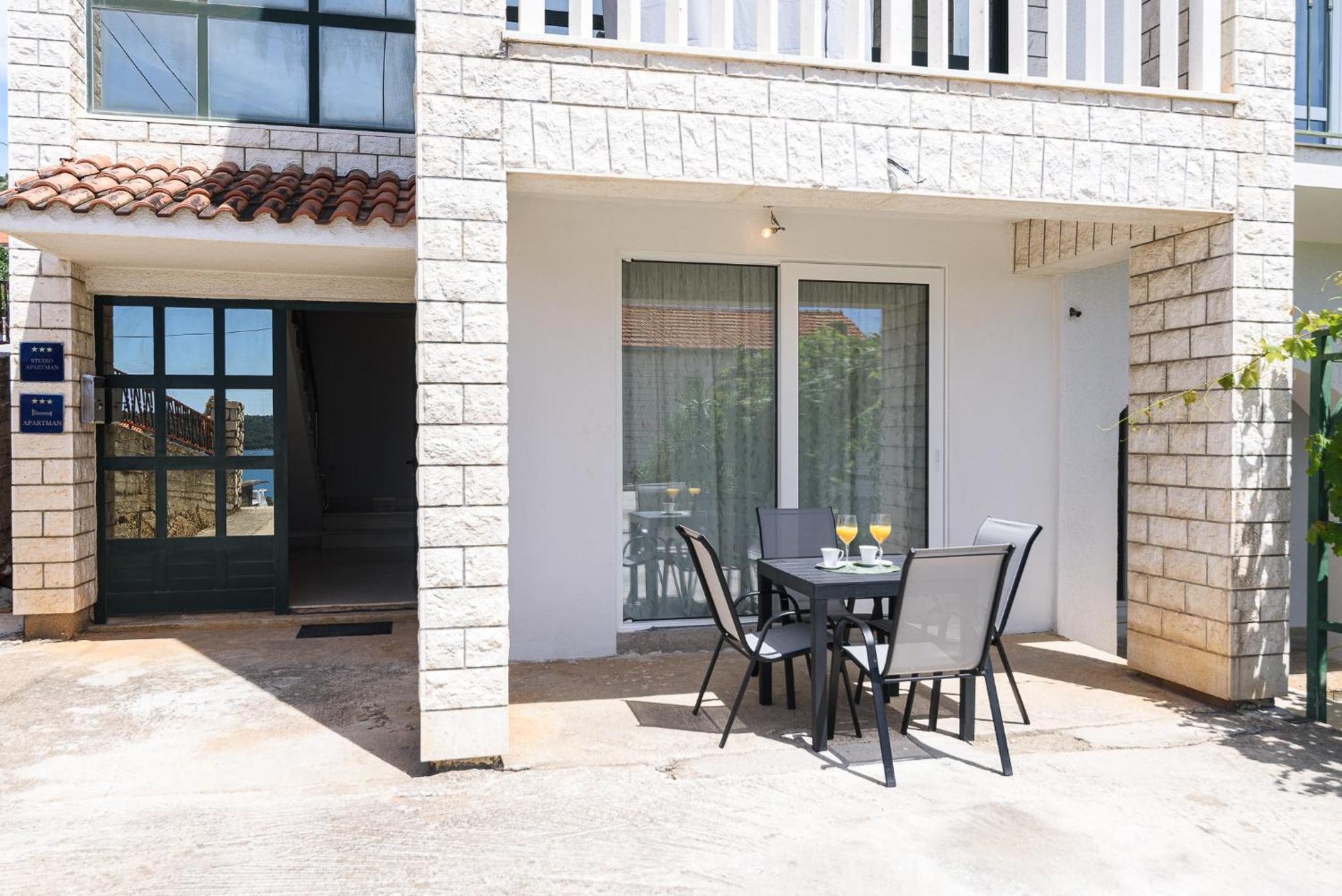 Apartments Eva Трогир Екстериор снимка