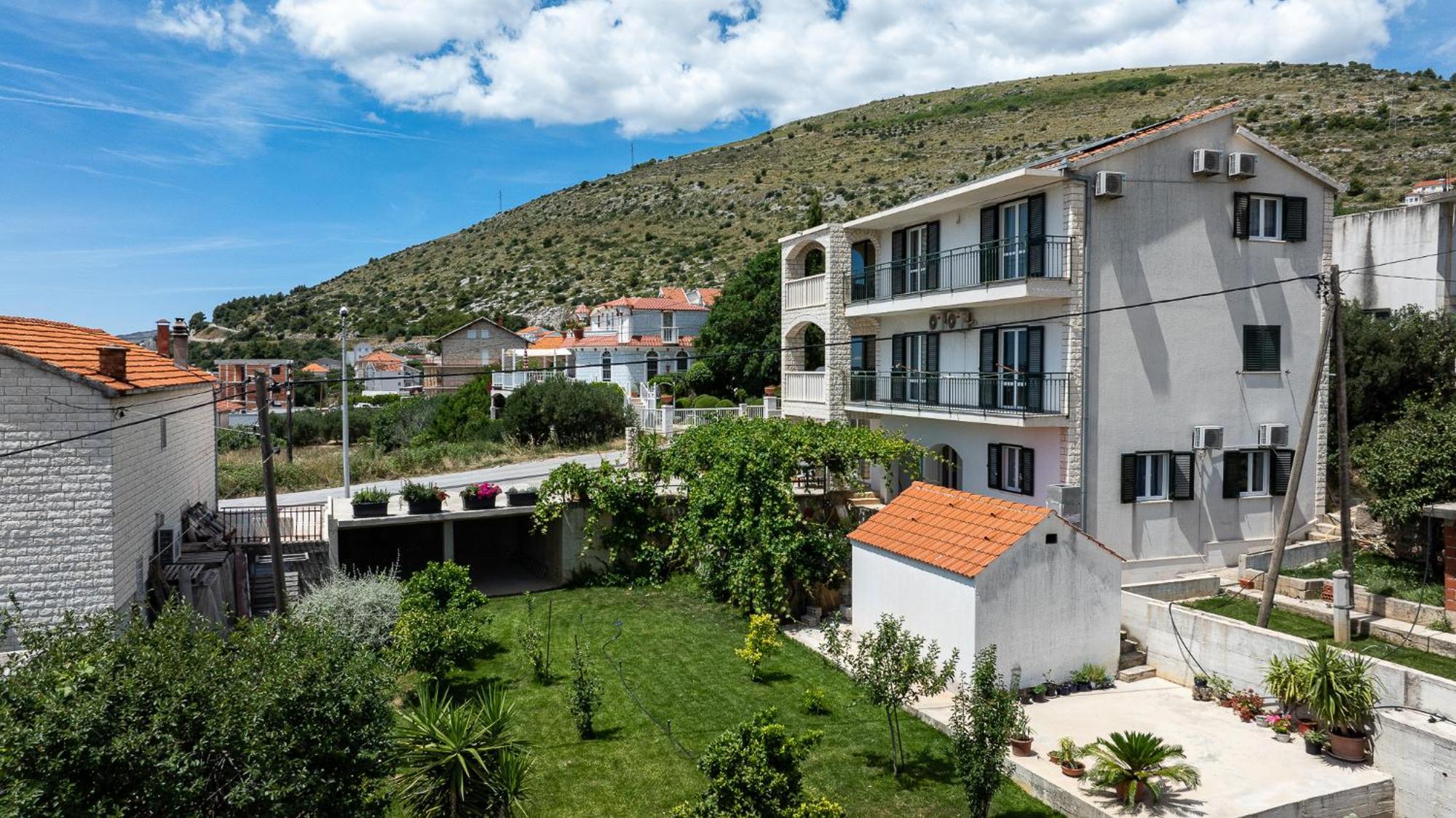 Apartments Eva Трогир Екстериор снимка