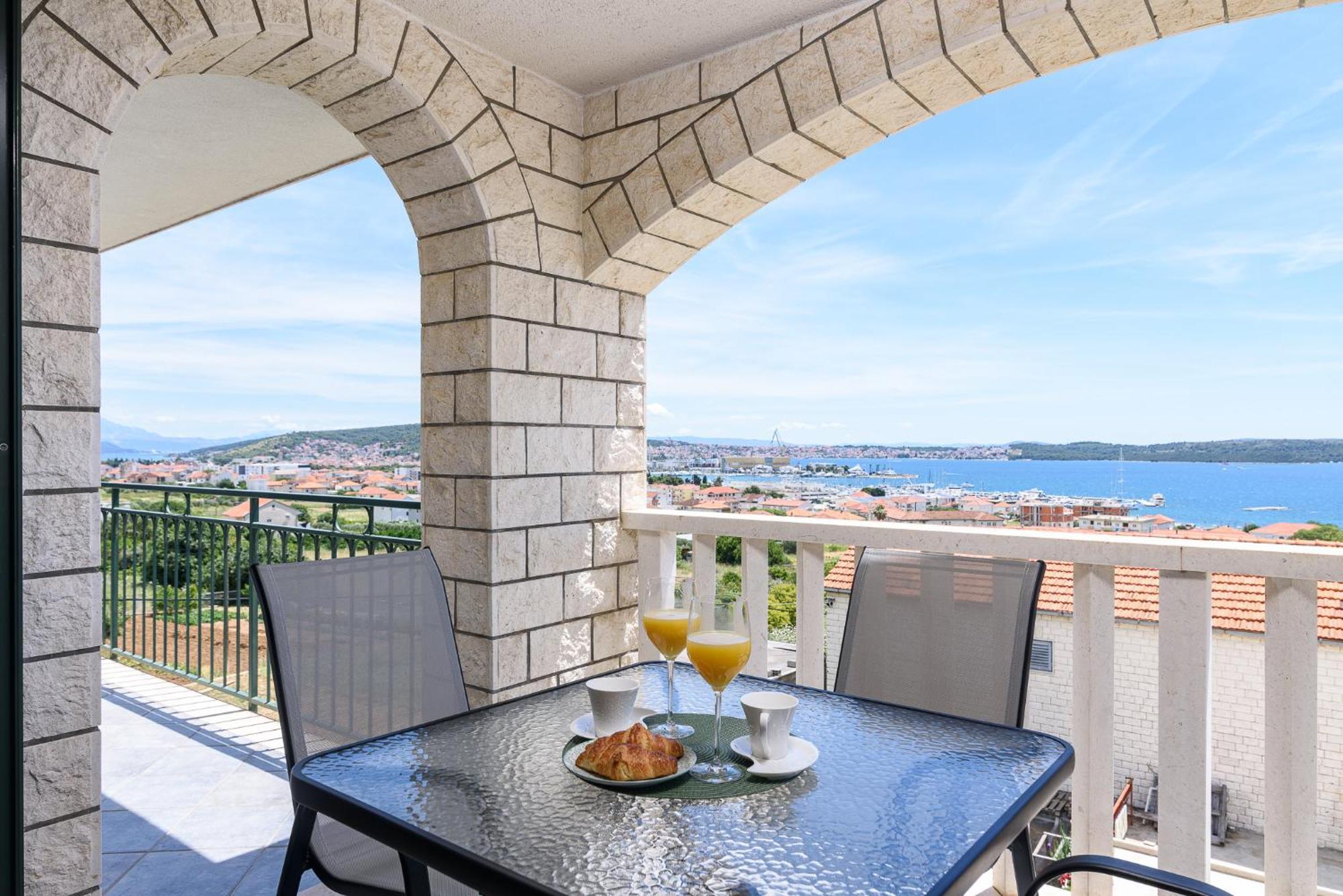 Apartments Eva Трогир Екстериор снимка