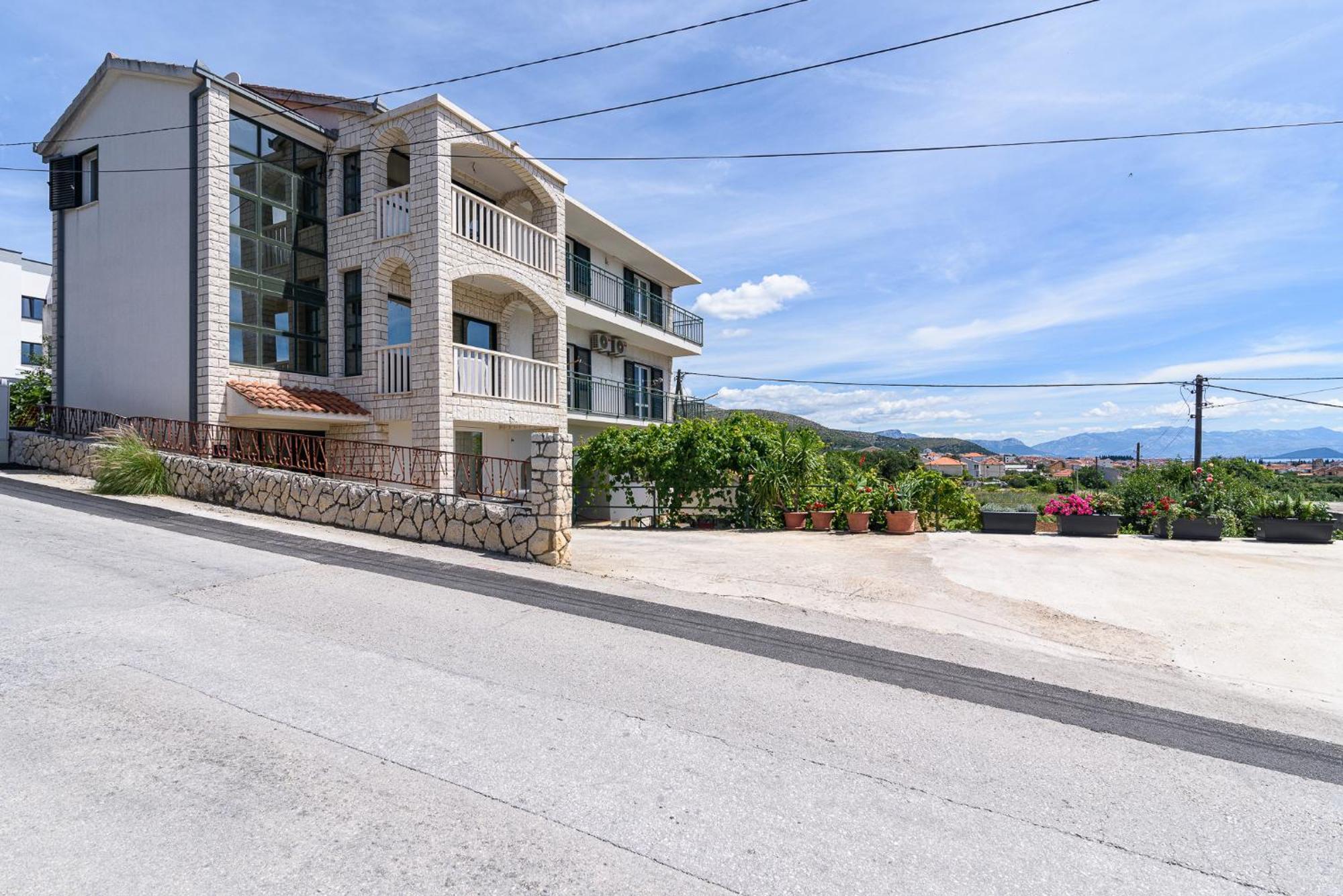 Apartments Eva Трогир Екстериор снимка
